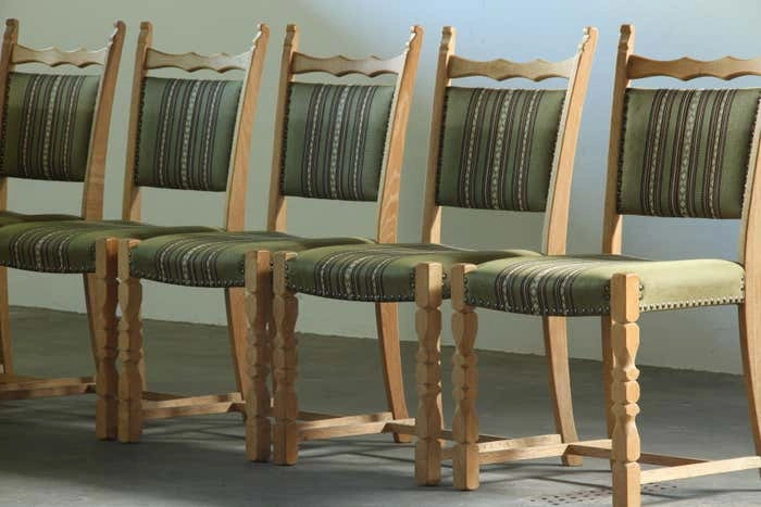Vintage set of 6 Brutalist Oak Dining Chairs, Style of Henning Kjærnulf – 1960s